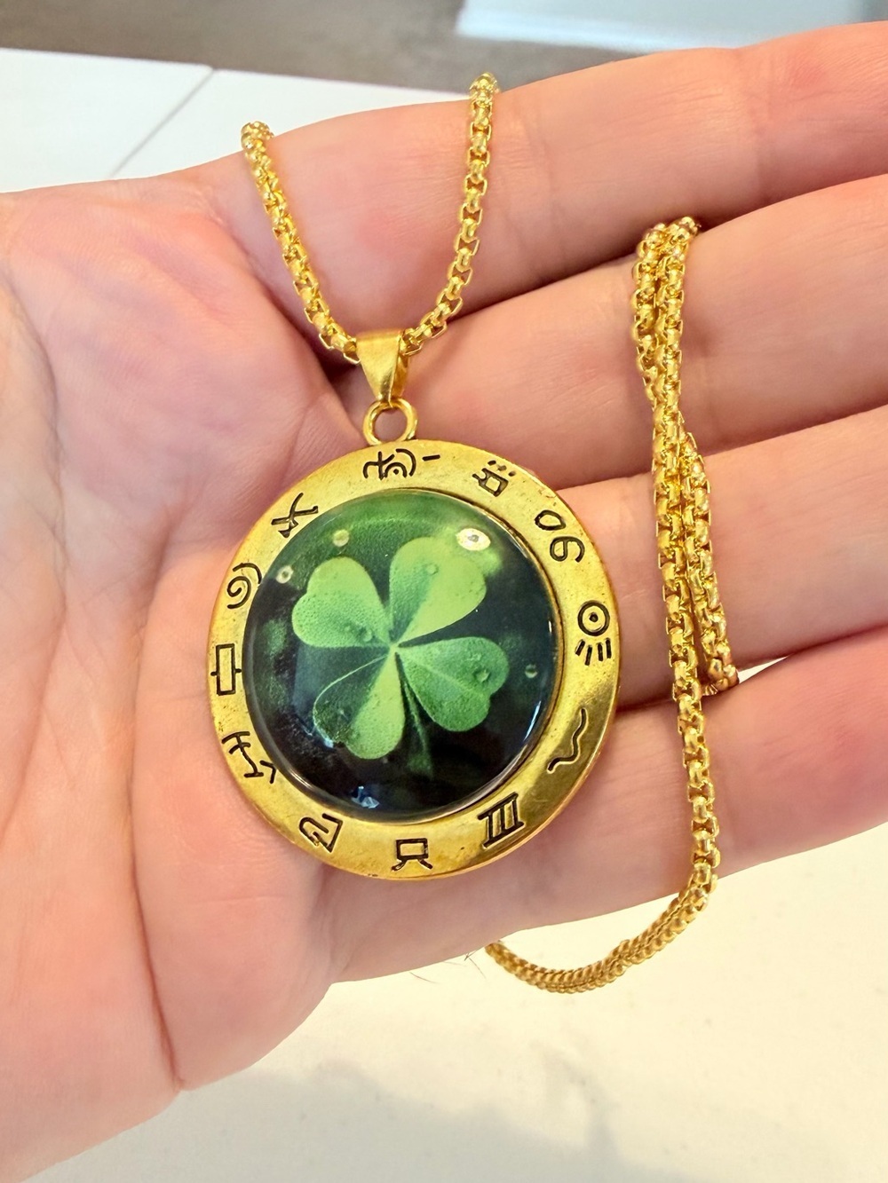 Gold & Green Four-Leaf Clover Pendant Necklace. - Picture 3 of 5